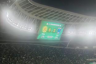 此球之应天上有！阿尔及利亚球员本齐亚超级逆天倒钩破门！